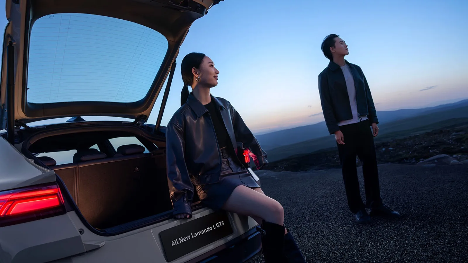 Открытая пятая дверь и багажник Volkswagen Lamando L